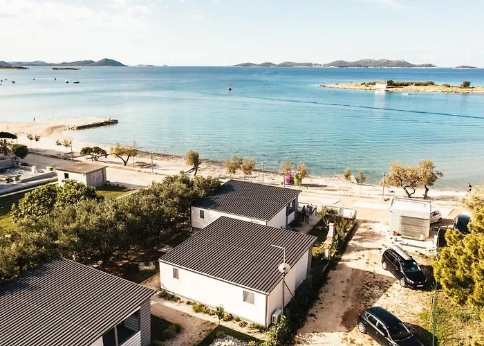 Rasin Mobile Homes Пакоштане