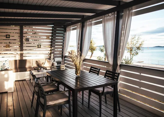 Rasin Mobile Homes Пакоштане