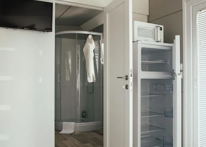 Rasin Mobile Homes Пакоштане